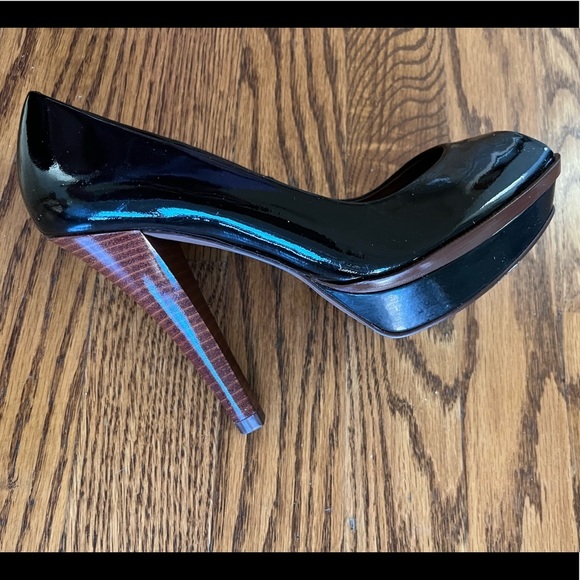 Zara peep toe platform patent leather pump, size 5